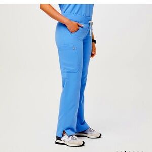 FIGS - NWT Kade Cargo Scrub Pants™